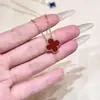 Versión Alta Más Vendida Collar de Trébol de Cuatro Hojas Dorado V para Mujer Tallado de Precisión CNC Calcedonia Púrpura Natural Cadena para Clavícula Flor Única Versátil Venta al por Mayor