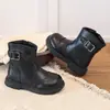 Botas estilo Martin infantis britânicas, novos modelos de outono e inverno, botas curtas macias antiderrapantes para meninas, botas pretas de couro de camada única para meninos