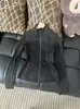 Top de Yoga com Bolinhas Pretas Proteção Solar para Mulheres Slim Fit Roupa Fitness Jaqueta com Ajuste na Cintura Proteção Solar UPF30+ Roupa de Proteção Solar