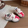 Zapatos Suaves de Argán para Niños 2026 Nuevo Estilo Otoño Moda para Niñas Zapatos de Entrenamiento Alemanes Zapatos de Correr de Moda con Bloques de Color para Niños