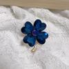 Broche de estilo coreano con incrustaciones de diamantes, nicho de alta gama, aleación de temperamento, hebilla de toalla de seda, abrigo, ramillete de perlas, accesorios de ropa