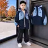 Jaqueta de primavera e outono para meninos 2026 novo estilo, trench coat casual coreano fino com capuz para crianças mais velhas, moderno