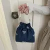 Nova bolsa de lona jeans estilosa para mulheres com laço, bolsa tipo balde doce e versátil, bolsa de ombro casual de grande capacidade
