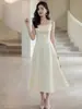 Vestido regata de gola quadrada com barra larga para mulheres, elegante e maduro, acinturado, modelador, estiloso e elegante, adequado para encontros e festas no verão