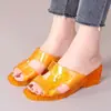 Sandalias de plástico de gelatina de cristal con tacón de cuña, chanclas de verano para mujer de tacón alto para exteriores, tacón medio, modernas, antideslizantes, chanclas de tacón grueso