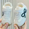 Sapatos Infantis Agan 2026 Nova Coleção Primavera e Outono Sapatos Brancos para Meninas Tênis Esportivos Casuais para Meninos Solado Macio Tênis de Corrida para Bebê