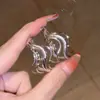 Pendientes de Aro Ola de Cinta Dinámica para Mujer 2025 Nuevos de Nicho de Alta Gama Exquisitos de Moda Versátiles Pendientes de Clip para Oreja