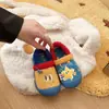 Zapatos de Algodón para Niños 2025 Invierno Nuevos Zapatos de Casa para Niños Zapatos de Interior para Bebés Niños Zapatos Deportivos Cálidos de Terciopelo Modernos