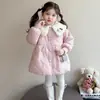 Jaqueta Feminina 2026 Inverno Nova Roupa Infantil Bordado Acolchoado Roupa de Algodão Influenciador Infantil Casaco Quente Moda Tendência