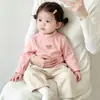 Camiseta de manga larga para bebé, unisex, ropa infantil, cuello semi-alto, capa interior cálida, diseño de oso de dibujos animados estilo coreano