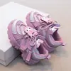 Tênis de Corrida Fashionável Roxo com Solado Grosso Decorado com Desenho da Kuromi para Meninas, Novos Tênis Esportivos Infantis Primavera e Outono 2026