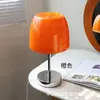 Lámpara de mesa de cristal Bauhaus de la Edad Media Lámpara de mesa de cristal Bauhaus Creativa Nórdica Moderna de Hierro Dormitorio Mesita de noche Personas Ambiente de Dormitorio Iluminación