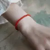 Pulsera de Ágata Roja Natural para Mujer Pulsera de Calcedonia Piedra Roja de Año Nuevo Cuerda Roja para la Mano Atmósfera Festiva Pequeña y Moderna