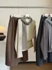 Camiseta de manga larga para mujer, nuevo estilo de principios de otoño, con cinta, diseño de un solo hombro, elegante y estilizada con mangas murciélago
