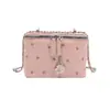 Nova Bolsa Transversal de Ombro Único Feminina Estilosa de Verão com um Design de Moda Tendência de Nicho Chique e Simples Bolsa Quadrada Pequena