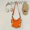 Bolsa transversal tipo balde trançada colorida com textura preto e branco, estilo casual livre, para estudante, casal, bolsa de ombro único