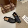 Zapatos planos de tejido retro con forro de felpa, nuevo estilo 2026 para mujer, con acabado de gamuza, detalle de borla y punta redonda, suela plana