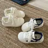 Zapatillas Blancas de Suela Gruesa para Mujer con Alto Valor Estético, Nuevo Modelo Popular 2026, Zapatillas Versátiles que Combinan Bien con Pantalones de Pierna Ancha, Zapatos de Pan