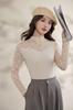 2024 Nova Blusa Base de Renda com Tela para Primavera e Outono Feminina Primavera e Outono Interior Slim-fit Estilista Manga Longa Simples Estilo Ocidental Top