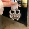 Brincos de Franja com Lantejoulas Redondas de Metal Agulha de Prata Estilo Minimalista Brincos Luxo Leve Alto Padrão Europeu e Americano Transfronteiriços Exagerados