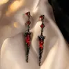 Pendientes de estilo punk oscuro gótico retro transfronterizos, pendientes de borla rojos dulces y geniales de chica hot, pendientes de la serie de Halloween
