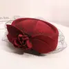 Chapéu Estilo Retro de Luxo Leve para Mulheres, Chapéu de Aeromoça Floral de Renda, Elegante Chapéu de Lã, Boina Lisa de Alta Qualidade