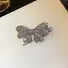 Presilha lateral de cabelo em formato de laço com strass para mulheres, luxo leve com um toque de alta qualidade, elegante presilha jacaré, acessório de cabelo versátil para uso diário e encontros