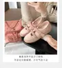 Zapatillas Mary Jane de Piel de Vaca Súper Suaves Doble Velcro Bloques de Color Suela Suave Cómodas para los Pies Estilo Ballet Tacón Oculto Zapatos de Entrenamiento Alemanes