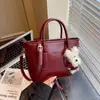 Bolso de cubo retro de nicho de alta gama 2026 versátil temperamento otoño e invierno artículo popular bolso cruzado para mujer de uso diario