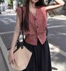Camisa chaleco sin mangas a cuadros rojos vintage para mujer, diseño único, prenda exterior de verano, nuevo estilo 2026, top entallado a la cintura