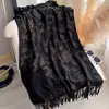 Cachecol Espesso Quente Outono e Inverno Xale Floral Dourado Estilo Europeu Clássico Xale com Franjas Estampado a Quente Lenço de Pescoço Feminino Venda por Atacado