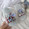 Lindas pantuflas de algodón esponjoso estilo caricatura para mujer, nuevo estilo 2026, súper suaves, de suela plana, alta calidad y con diseño antideslizante