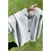 Suéter Minimalista Gris de Cuello Redondo Estilo Coreano Ajuste Holgado Relajado Hombro Caído Tejido de Punto Prendas de Abrigo Versátiles Unisex