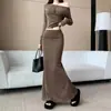 Traje de una sola manga estilo chica picante transfronterizo francés 2026 otoño nueva moda top corto falda de sirena de cintura alta adelgazante