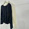 Camisa Base de Encaje Jacquard Hoja de Bambú Off-White para Mujer, Adelgazante y Versátil, con Fruncido Lateral, Mangas Largas, Top Estilo Puro Deseo para Principios de Primavera