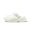 Sapatos Puxi perfurados poliédricos para mulheres, com sola grossa, que aumentam a altura, chinelos casuais para uso externo, antiderrapantes, respiráveis, sapatos perfurados para adultos para uso externo