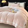 Conjunto de Quatro Peças em Veludo Leite Esculpido para Outono e Inverno, Luxo Acessível e Capa de Edredom Espessa de Alta Qualidade, Roupa de Cama em Flanela Suede Coral