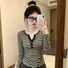 Camiseta de manga larga a rayas con bloques de color estilo boyfriend callejero americano para mujer, diseño de botones estilo coreano para primavera/otoño, top básico ajustado