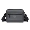 Bolsa transversal casual leve para atividades ao ar livre, novo estilo masculino, grande capacidade, design simples, bolsa de ombro versátil, adequada para ciclismo e esportes