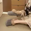 Chinelos fofos de bolinhas retrô para mulheres, novo estilo outono/inverno 2026, forrados com fleece, quentes, impermeáveis, com sola grossa, para usar ao ar livre, chinelos de algodão preguiçosos