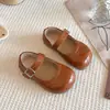 Sapatos Individuais para Meninas com Padrão Trançado Estilo Novo Primavera 2026, Sapatos de Princesa Modernos e Elegantes com Fivela e Solado Macio, Sapatos Pequenos de Couro para Crianças