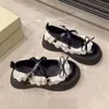 Zapatos Mary Jane de Moda para Mujer 2025 Nuevos de Primavera y Verano Estilo Francés Zapatos Bajos de Punta Redonda para Combinar con Faldas Zapatos Pequeños de Cuero de Suela Gruesa para Mujer