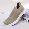 Zapatos casuales de punto ligeros y transpirables, antideslizantes, de suela blanda, para hombre, modelo nuevo de primavera, slip-on, cómodos, estilo "dad shoes"