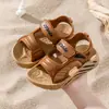 Sandalias Infantiles 2025 Nuevas de Verano Antideslizantes Suela Suave Sandalias para Niñas con Velcro para Niños Mayores y Pequeños Sandalias de Playa para Bebé