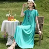 Elegante y moderno vestido de noche de algodón y seda de verano nuevo para madres de mediana edad y mayores, elegante vestido casual holgado para el hogar para mujer