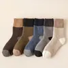 Calcetines para mujer engrosados con forro de felpa calcetines de rizo calcetines de tubo cálidos de invierno absorbentes de sudor transpirables color liso calcetines con base de toalla moda