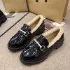 Mocasines de cuero negros para mujer, nueva colección otoño/invierno 2026, estilo slip-on, suela gruesa, estilo británico, caña baja, forrados de felpa para abrigar