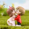 Enfeites de Plástico PVC Artesanais Chen Jun, Enfeites de Casamento, Figuras de Casal se Beijando, Pingentes para Chaveiro, Paisagem em Miniatura DIY