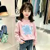 Moda Novedosa de Primavera y Otoño 2026 Camiseta de Algodón Puro para Niñas con Cuello Redondo, Mangas Largas y Estampado para Niños Medianos y Grandes
