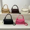 Bolsa de Mão com Personalidade Simples e Estilosa 2025 Verão Nova Tendência Ombro Único Transversal Pequena Quadrada